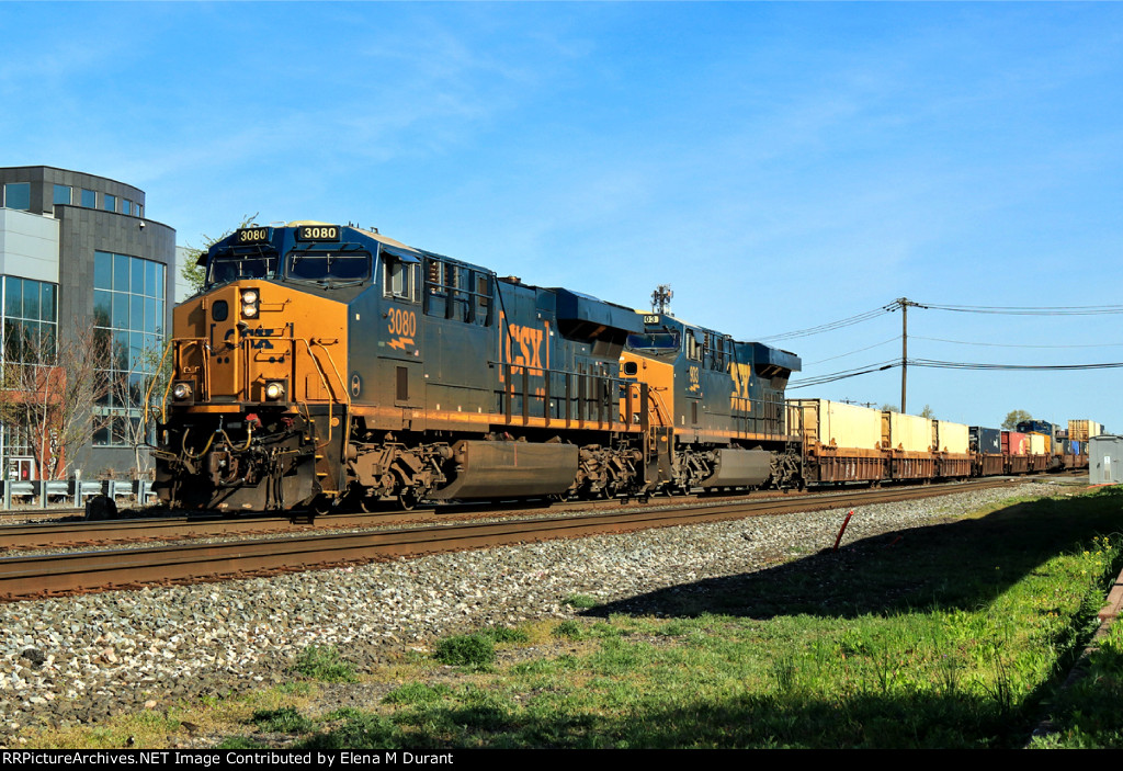 CSX 3080 on I-010